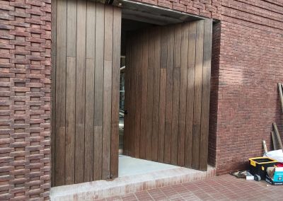 INSTALACION PUERTA BAMBU ENRESADA